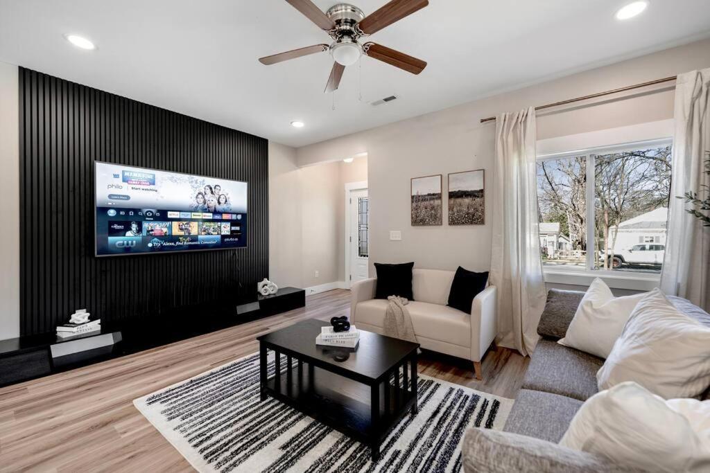 Brand New Cozy Modern Bungalow W/Hot Tub+Movieroom 7 Min From Uptown Charlotte Exterior photo