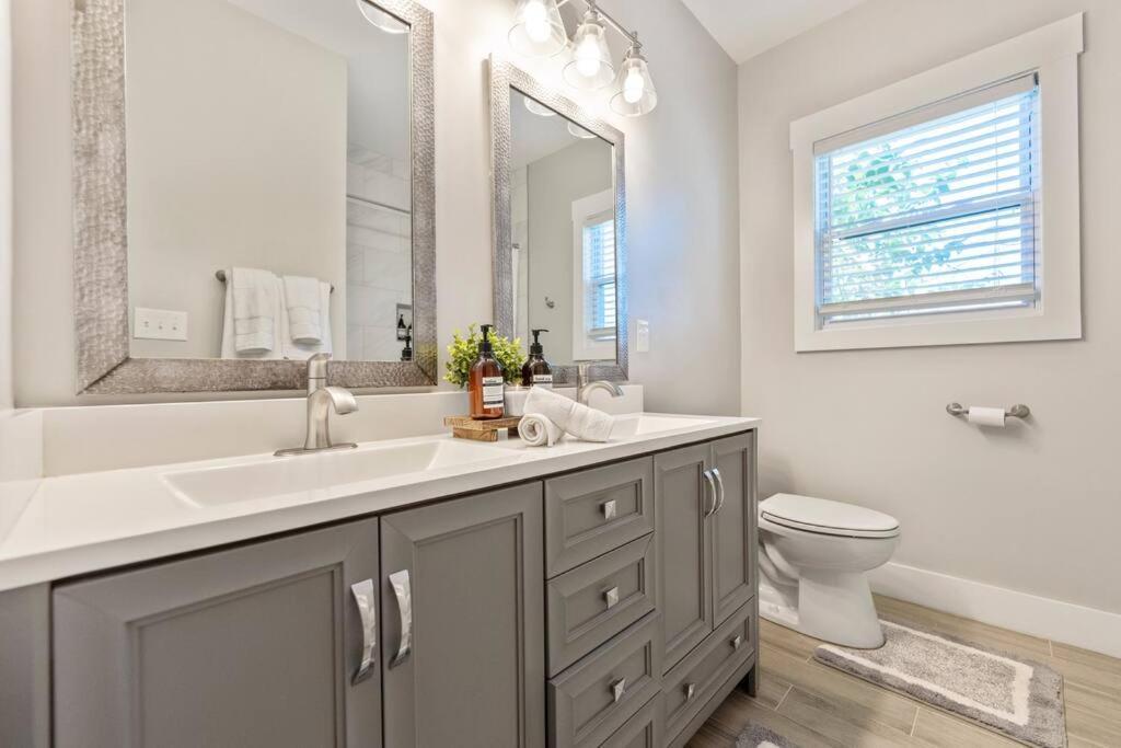 Brand New Cozy Modern Bungalow W/Hot Tub+Movieroom 7 Min From Uptown Charlotte Exterior photo