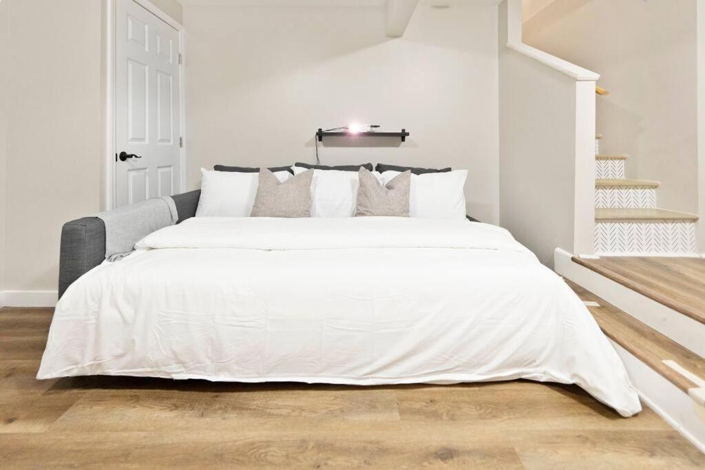 Brand New Cozy Modern Bungalow W/Hot Tub+Movieroom 7 Min From Uptown Charlotte Exterior photo
