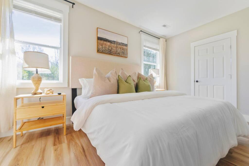 Brand New Cozy Modern Bungalow W/Hot Tub+Movieroom 7 Min From Uptown Charlotte Exterior photo