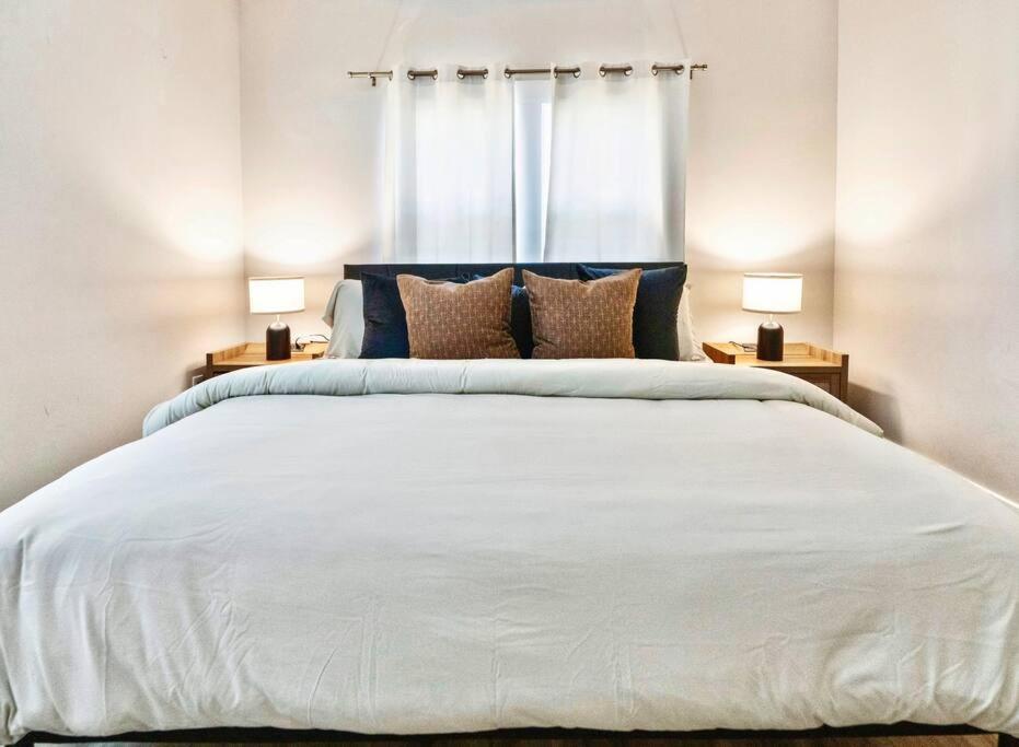 Brand New Cozy Modern Bungalow W/Hot Tub+Movieroom 7 Min From Uptown Charlotte Exterior photo