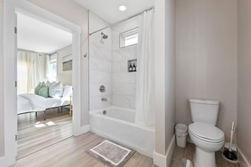 Brand New Cozy Modern Bungalow W/Hot Tub+Movieroom 7 Min From Uptown Charlotte Exterior photo