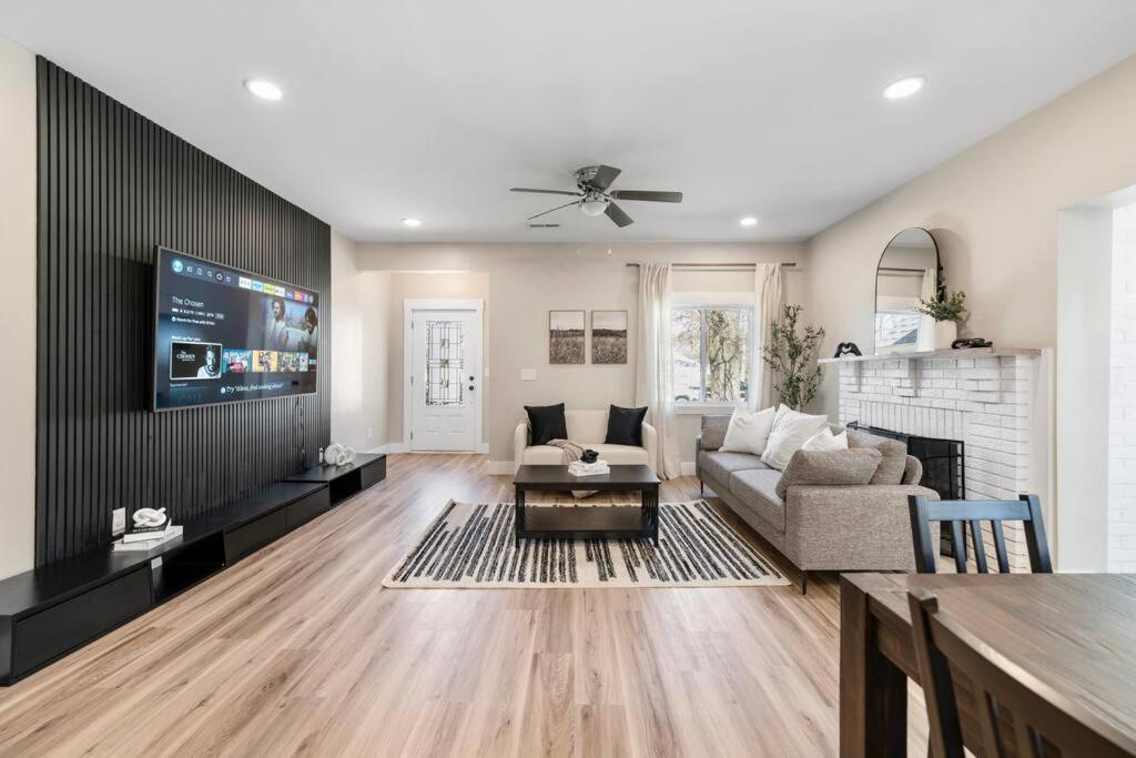 Brand New Cozy Modern Bungalow W/Hot Tub+Movieroom 7 Min From Uptown Charlotte Exterior photo