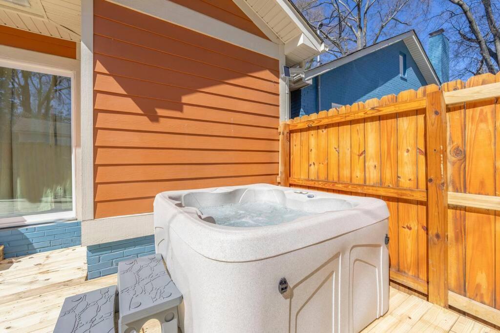 Brand New Cozy Modern Bungalow W/Hot Tub+Movieroom 7 Min From Uptown Charlotte Exterior photo