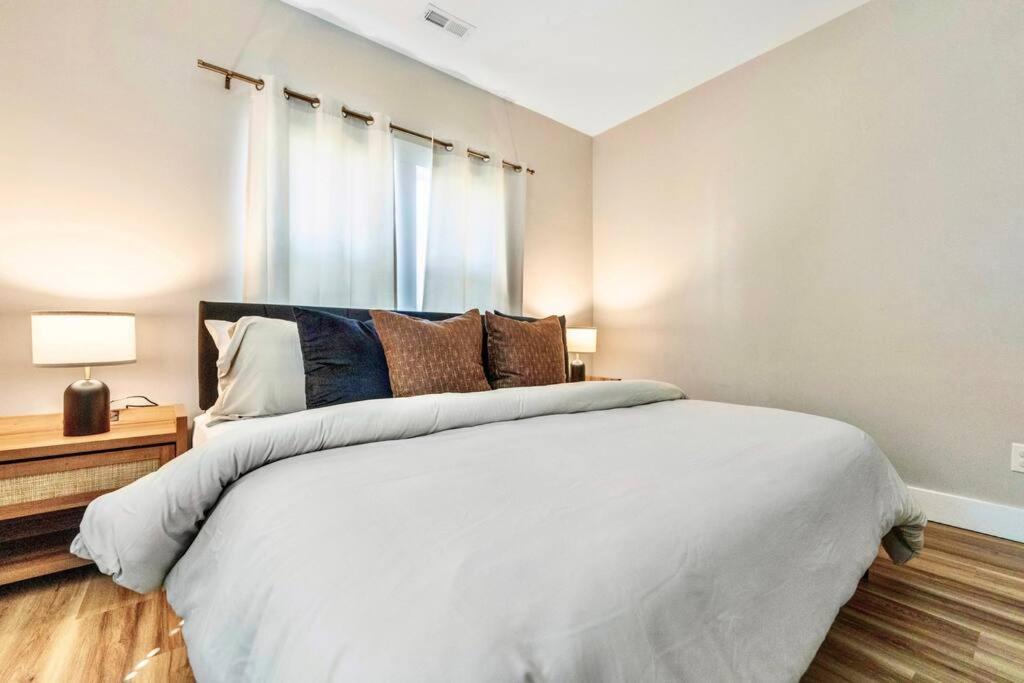 Brand New Cozy Modern Bungalow W/Hot Tub+Movieroom 7 Min From Uptown Charlotte Exterior photo