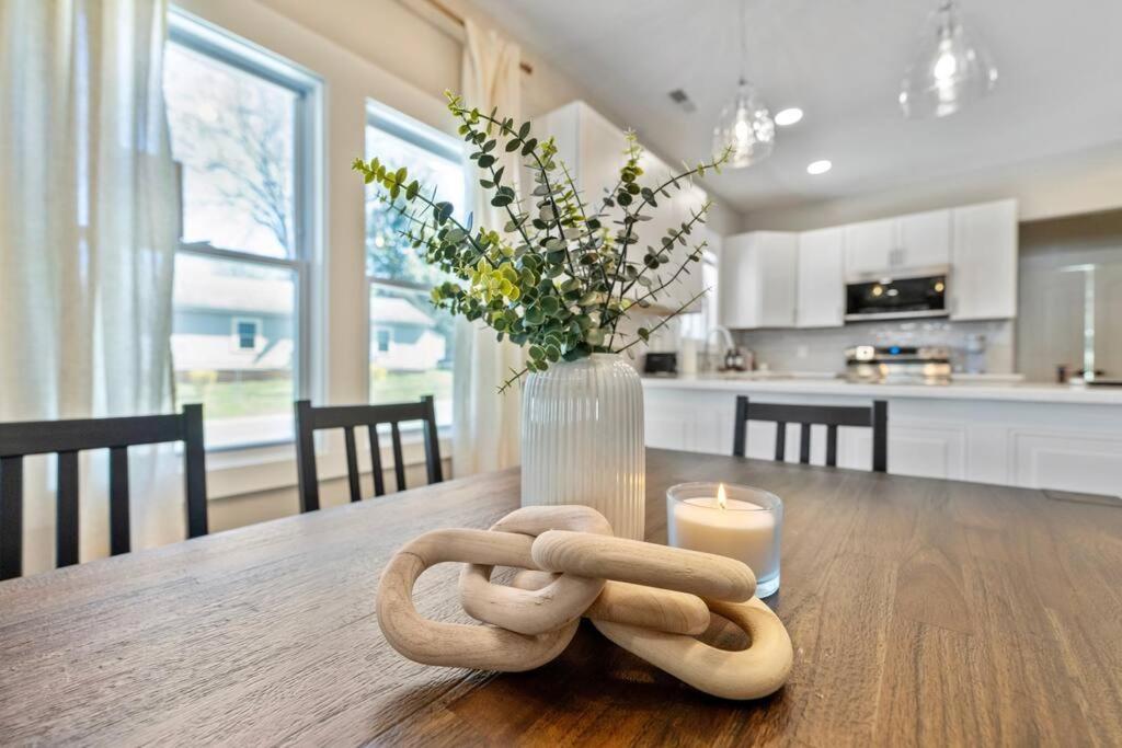 Brand New Cozy Modern Bungalow W/Hot Tub+Movieroom 7 Min From Uptown Charlotte Exterior photo
